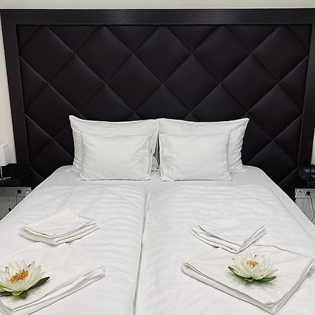 Hotel Lotus Halasztelek Ngoại thất bức ảnh