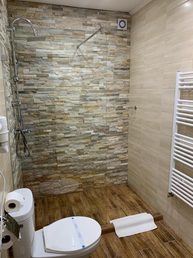 Hotel Lotus Halasztelek Ngoại thất bức ảnh