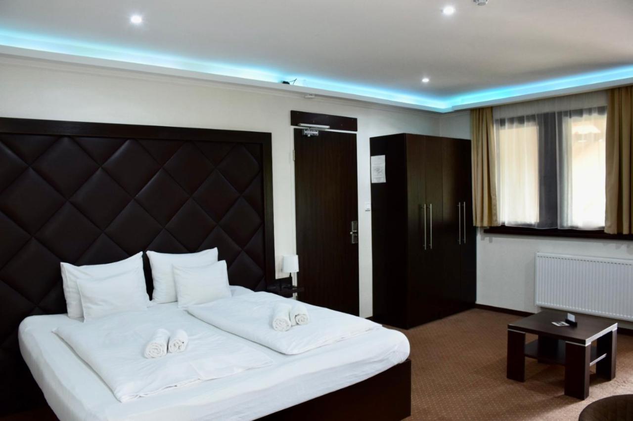 Hotel Lotus Halasztelek Ngoại thất bức ảnh