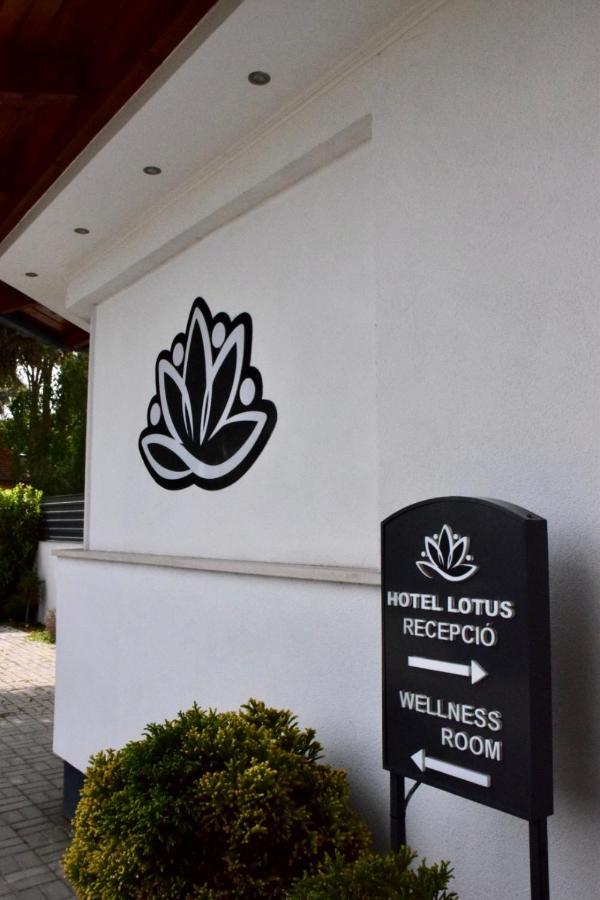 Hotel Lotus Halasztelek Ngoại thất bức ảnh