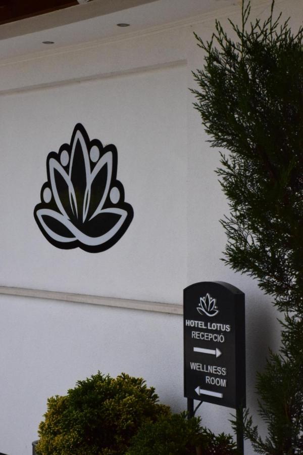 Hotel Lotus Halasztelek Ngoại thất bức ảnh