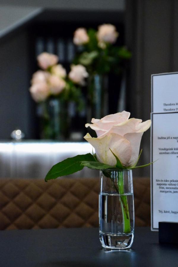Hotel Lotus Halasztelek Ngoại thất bức ảnh