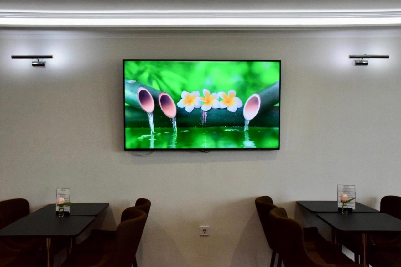 Hotel Lotus Halasztelek Ngoại thất bức ảnh