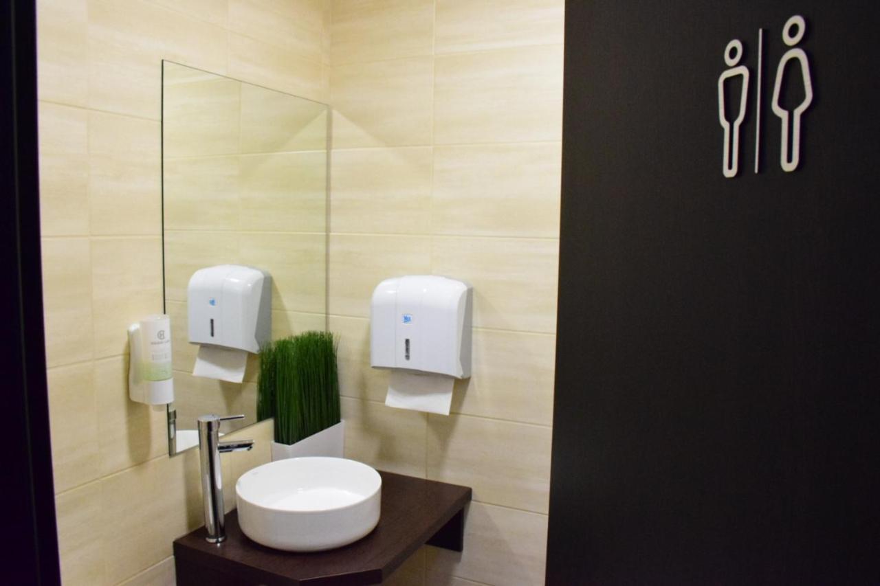 Hotel Lotus Halasztelek Ngoại thất bức ảnh