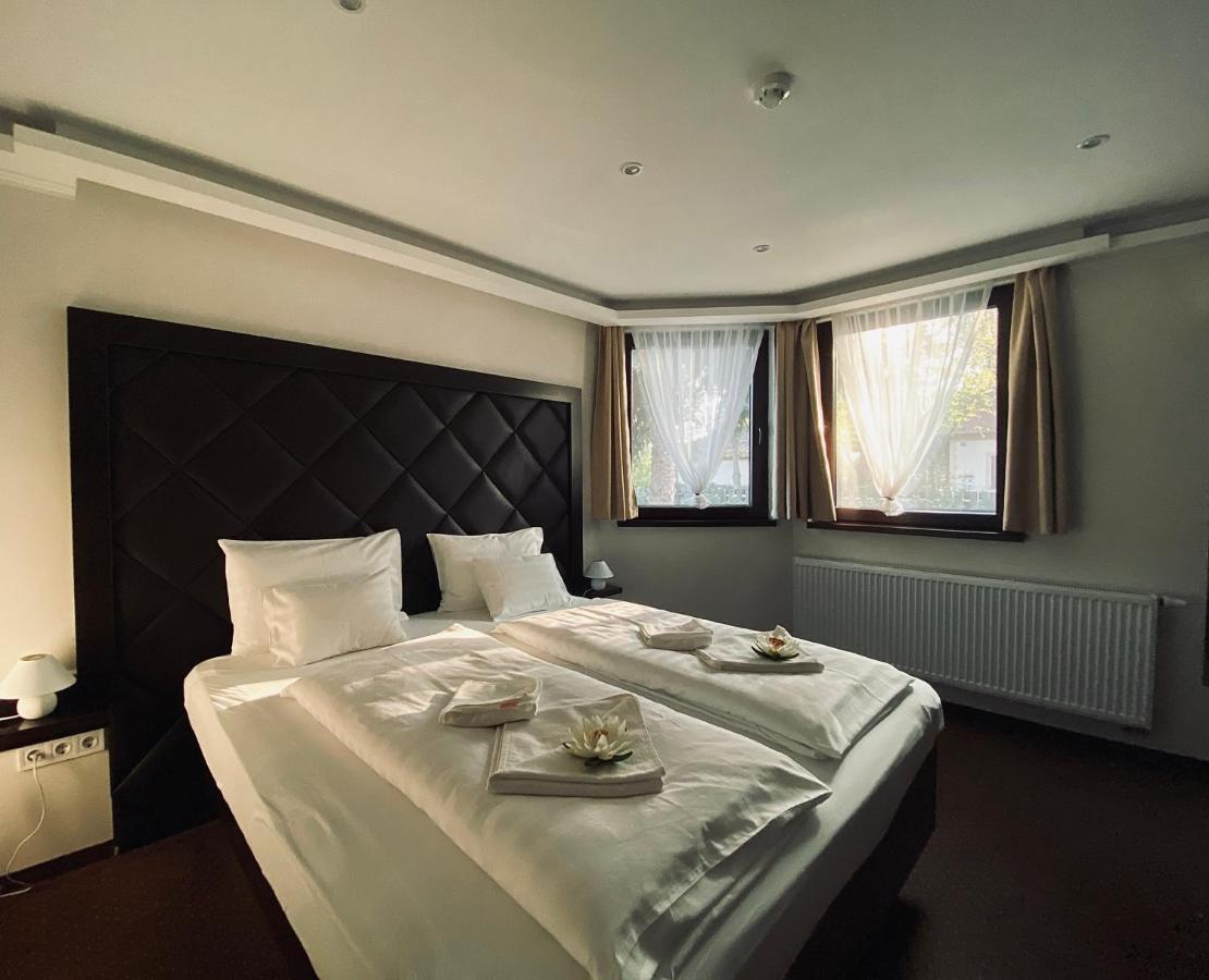 Hotel Lotus Halasztelek Ngoại thất bức ảnh
