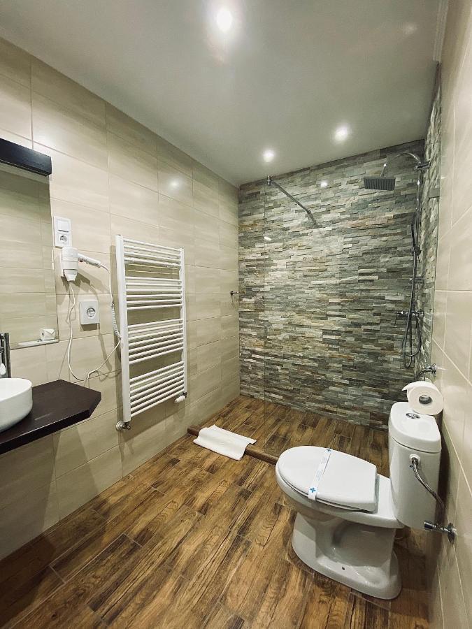 Hotel Lotus Halasztelek Ngoại thất bức ảnh